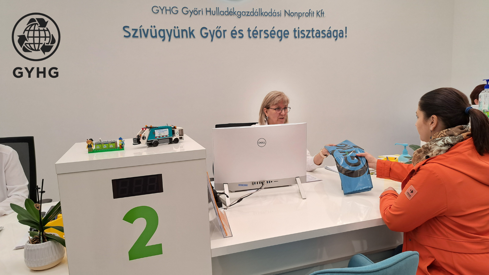 Ügyfélszolgálati munkatárs és ügyfél